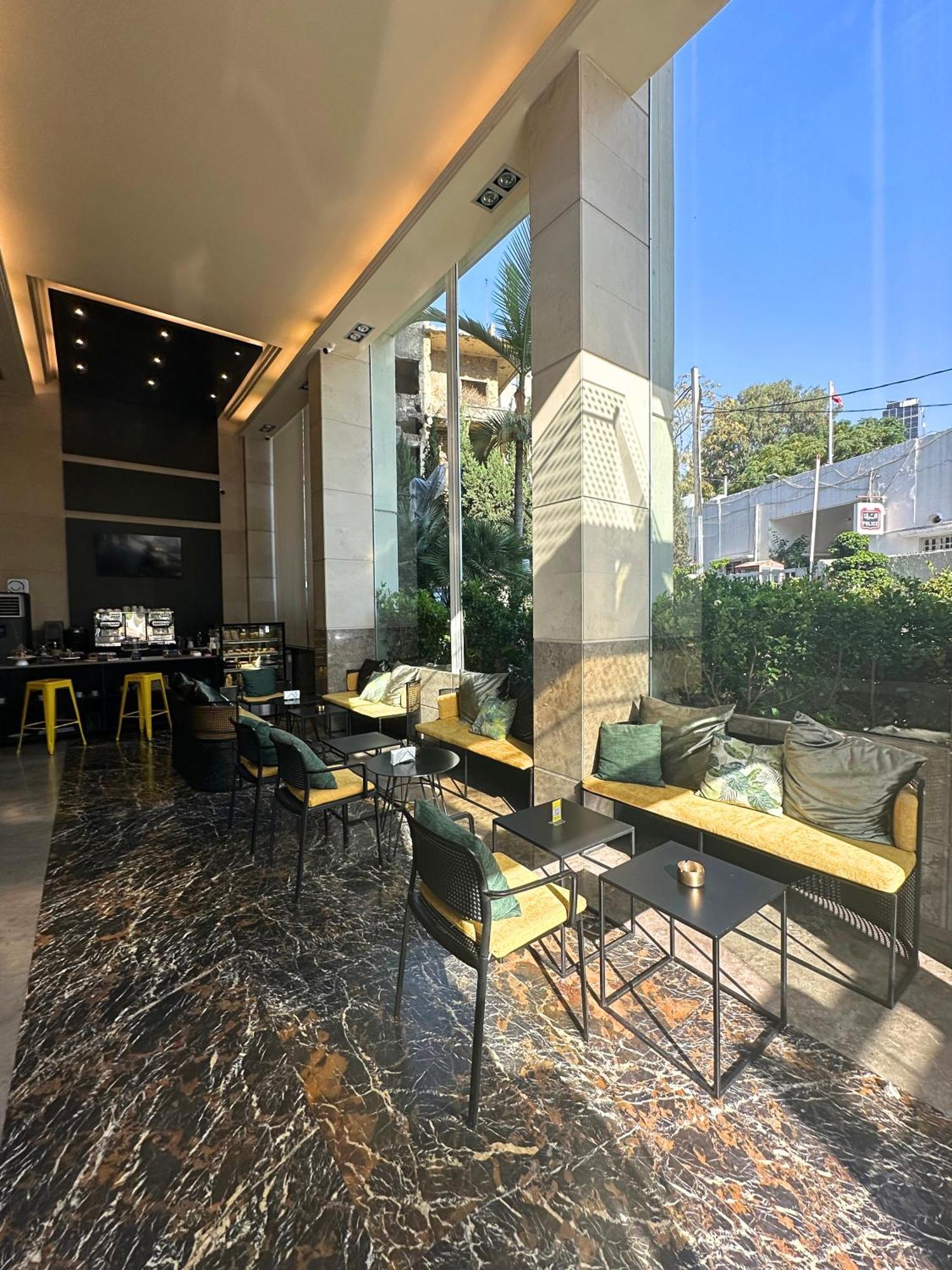 The Smallville Xpress Beirut Exterior foto